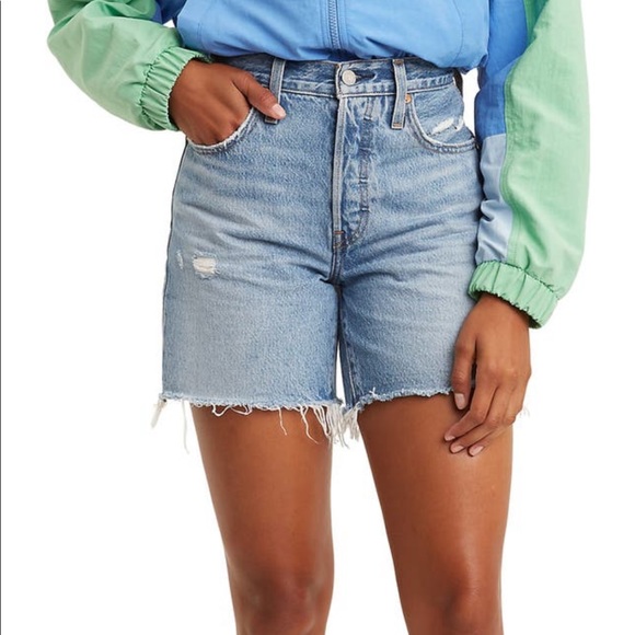 BNWT Levi’s Premium 501 Mid Thigh Sorts Size 32 - Picture 2 of 4